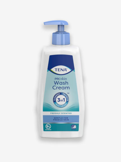 TENA ProSkin Wash Cream (500 ml) in weißer Pumpflasche mit blauem Spender. Hautreinigungscreme mit 3-in-1-Wirkung: reinigt, schützt und spendet Feuchtigkeit. Beschriftung auf der Vorderseite: "Freshly Scented – Gentle for fragile skin – No rinse". Geeignet für empfindliche Haut, ohne Abspülen anwendbar.