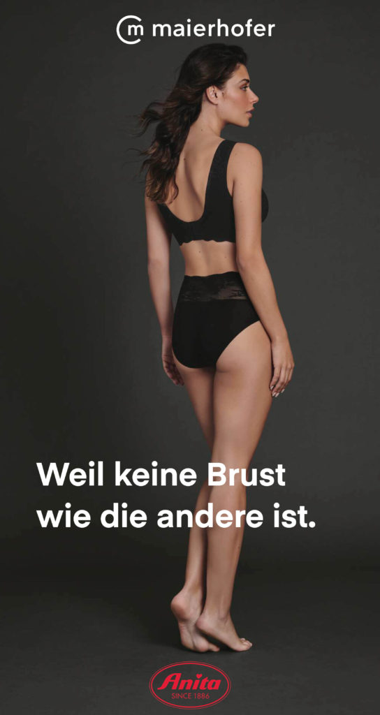 Wäschemodel mit Komfortwäsche von hinten fotografiert